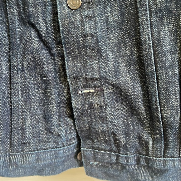 Classic Men’s Levi’s denim jean jacket.  Size Medium. - Picture 8 of 11